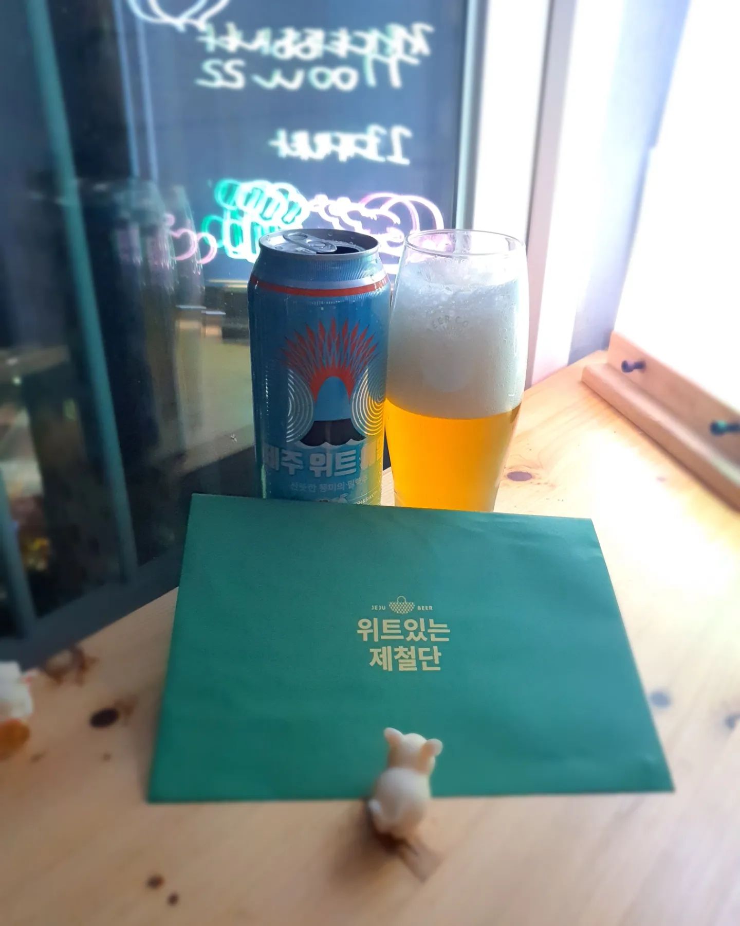 ♡❤️ 본 포스팅은 제주맥주의 서포터즈 활동의  일환으로 작성하였습니다♡❤

#광고
ㄲㅑ아~~~ 제주위트에일 존맛💕
컵도 넘나 이뻐요
가을저녁 혼자 분위기 잡고 홀짝홀짝~👏👏👏

#제주위트에일
#제주맥주
#위트있는제철단
#합성향로없는맥주
#어글리어스
#제철단kit