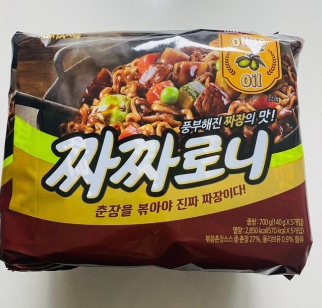 @rev_iew_ on Instagram: "#리뷰 #엄선시식 #협찬 😊만족한 점 맛은 제일 진짜 맛있었고 식품도 진짜 좋았어요. 김치랑 짜짜로니 조합이 진짜 짱짱 파김치랑 먹어도 조합은 제일 짱짱 어떻게 먹든