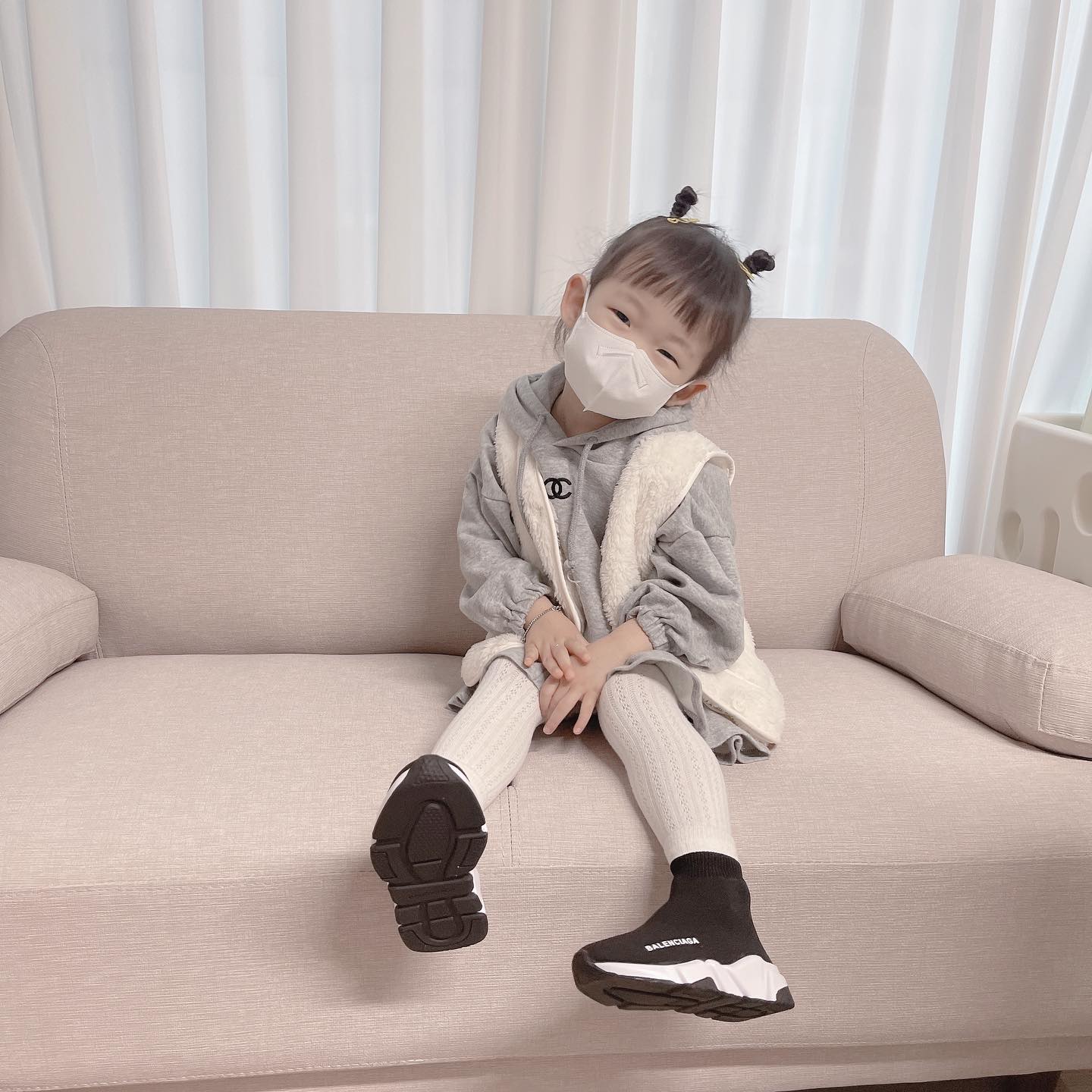사랑스런 내 귀요미👧🏻
일찍 일어나니 사진찍을 여유도 있구만~

오늘도 잘 다녀와 !
아프지말고 ! 

🫶🏻