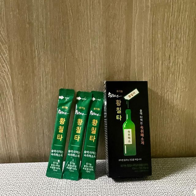으네 on Instagram: "#광고 나무계에 인삼이라하여 인삼나무라는 황칠나무는 만병통치약이라는 학명을 가지고있는 인삼나무:) - 황칠코리아는 다양한 효능이 발견& 인삼나무를 활용해 소주에