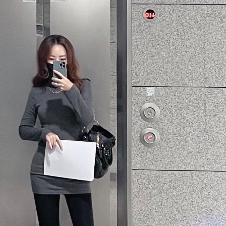 ⚡️
아니 뭘 했다고 벌써 11월이냐
통신사 포인트라도 다 써야 되는디
그마저도 쉬운일이 아닝겨
.
.
.
.
#엘베앞 #거울
#이건못참지 
#갑분충청도

#ELEvn
