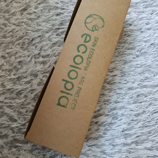 kkikkoa on Instagram: "#이콜로피아달고나광채비누팩 안녕하세요 달고나광채비누를 사용해봤어요! 처음 받았는데 너무 정성스레 포장이 되어있어서 감동 😭 크기도 무지 크더라구요. 한번 사면