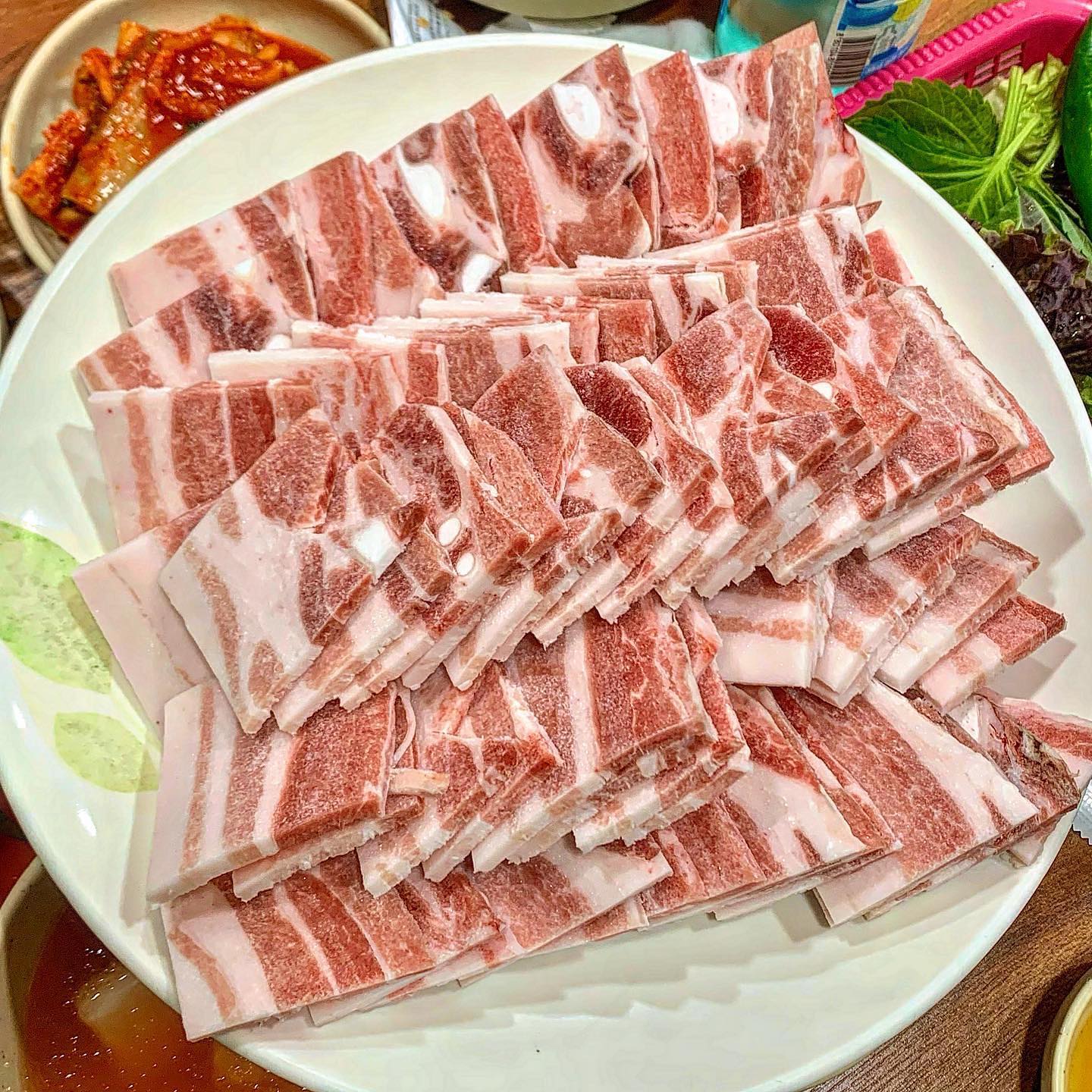 ♫ 청주 고려불고기 ♫

냉삼맛집 고려불고기 !
오랜만에 냉삼 먹으니 너무 맛있더라구요 ❤️

냉삼+파절이 조합은 불변의 진리ㅜㅜ
다양한 반찬들과 곁들여 먹어도 맛있고,
된찌와 묵사발과 함께 먹어도 JMT ❤️
.
.
.
📍 충북 청주시 청원구 1순환로 357 고려불고기

➿삼겹살200g 14.0