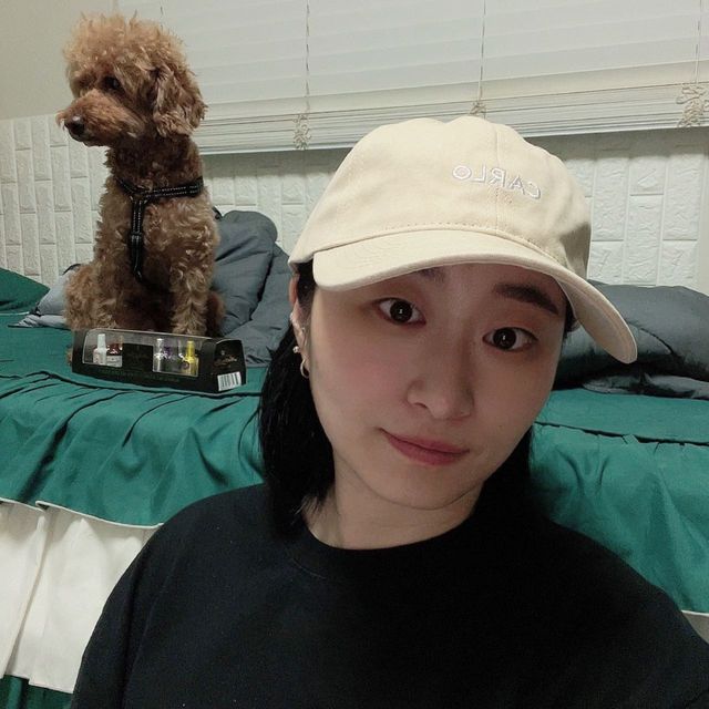 @0ctober.first on Instagram: "#광고 - 친환경 모자 까를로 ! 심플하니 휘뚜루 마뚜루 쓰기 딱 좋다🤍 - #친환경#친환경패션#까를로#CARLO"