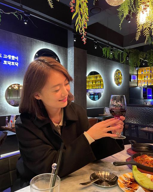 김지영 on Instagram: "#협찬 #유료광고 🫶🏻오늘의 와인한잔🫶🏻 울산 삼산에 새로생긴 와인바에 다녀왔어용 진~~~짜 한번가보고 싶었는데 새로생겨가꼬 운좋게 체험단으로 갔다와찌❤️개