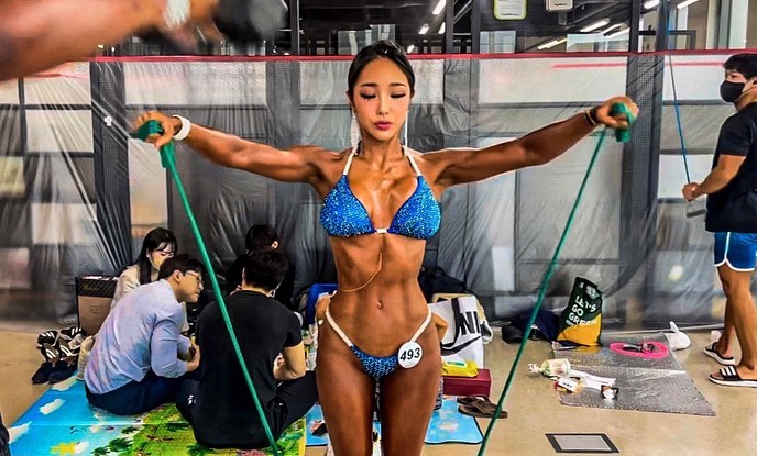 .
백스테이지 펌핑중
각도상 대두샷으로 나온 느낌이지만
그래도 현장감 있어서 좋다
.