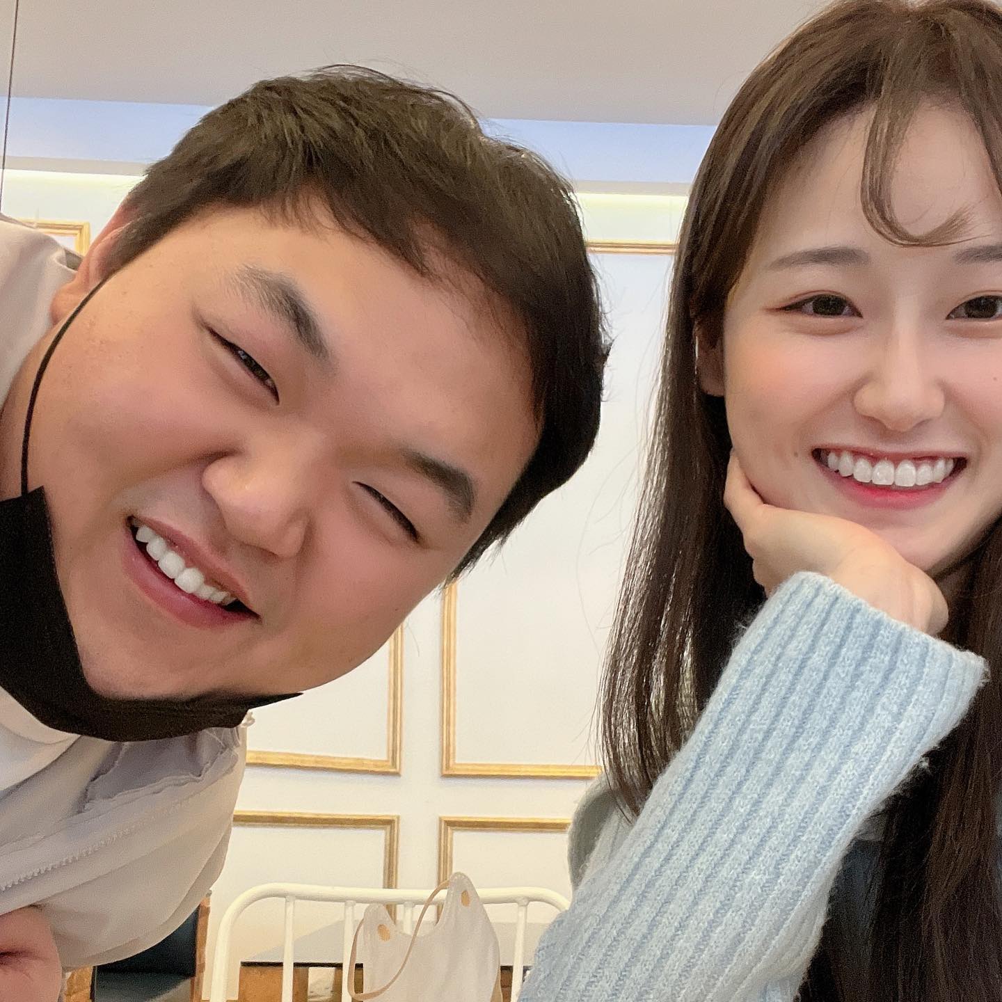 평일은 주말에찍은사진 우려먹기😏

그나저나 나 눈밑주름 무슨일이야
이렇게 늙어가는 건가요...?😢