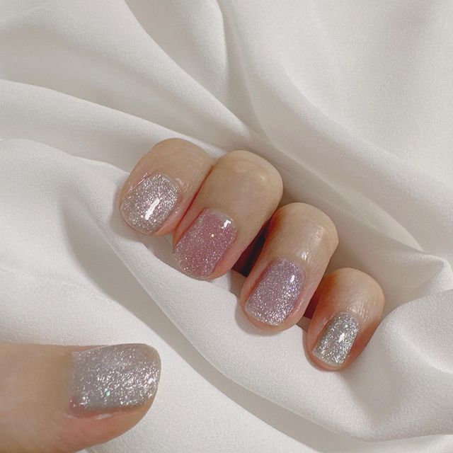 김채아 on Instagram: "광고 𝓣𝓲𝓷𝓴𝓮𝓻 𝓰𝓮𝓵 ˚ ✮·˚ ·｡ . 팅커젤🧚🏻‍♀️ 발색력 장난아니죠!!!! @kissnewyork_gelpro 은은하게 반짝이는데 어찌나 광이 나는지✨ ⠀ 저는