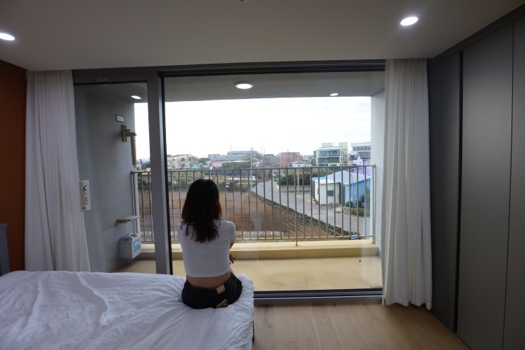 제주도숙소추천은 실내수영장이 있어 더 좋은 모켄풀빌라