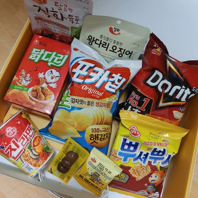 @21inch_hye on Instagram: "나같은 집순이+과자순이에게 딱인 #간식대장 #안주한상 조립같은거 잘못하는데 헤매지 않고 과자상자가 테이블로 뚝딱! 내 원픽은 포카칩 🍟🍟 #광고#집들이선물#홈파
