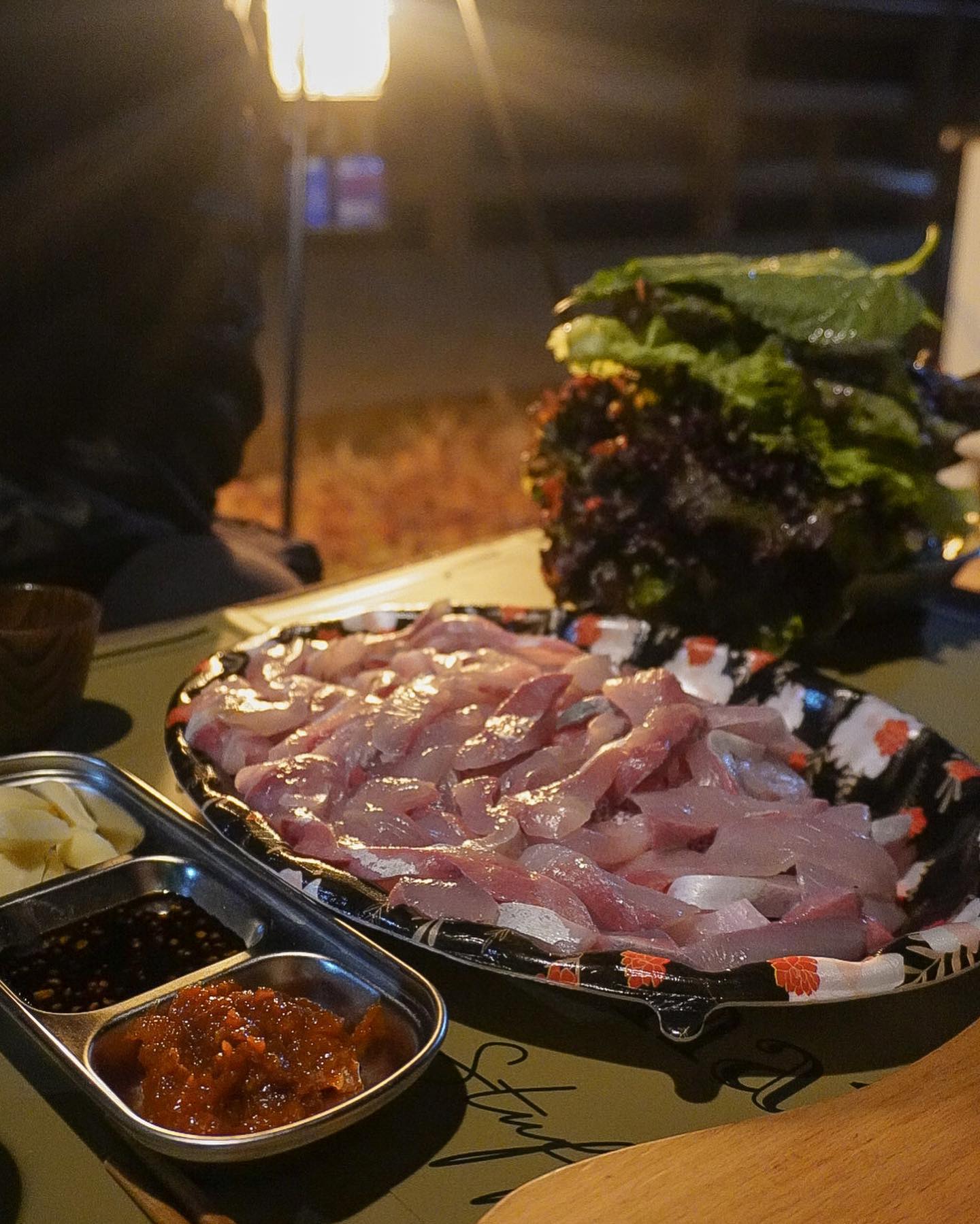 지난캠핑때 먹은 메뉴들,,
엄마한테 사진 보내주니까 여러명 갔냐물어보는데 .. 둘이서 이틀동안 먹었습니다😅

1. 통영서호시장에서 방어&밀치
막썰어 회
2. 통영홍가리비+차돌박이찜
3. 어묵+물떡
4. 난로피자

캠핑 뭐 다들 먹으러 가는거 아닌가유~😉💓