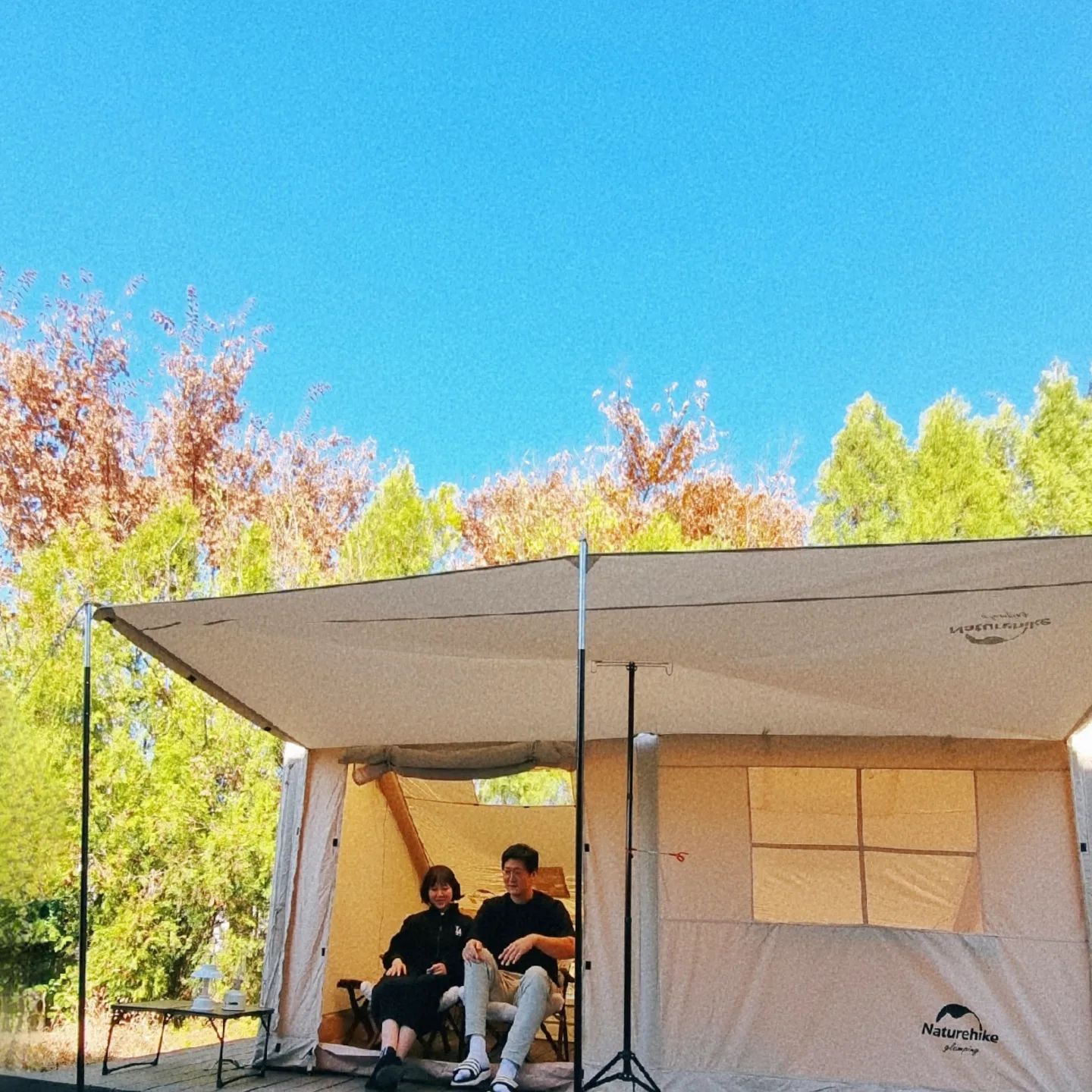 ⠀⠀⠀⠀⠀⠀⠀⠀⠀⠀
⠀⠀⠀⠀⠀⠀⠀⠀⠀⠀
🍂⛺️

쌀쌀한디 햇빛좋고
역시 캠핑은 가을인가봐요😊

오늘은 대부도까지 왔는데
아무래도 고잉농협호를
맘껏 펼칠 
사이트는 찾기 어려운듯💧

그래도 줍줍 성공한
오빠님 매우 칭찬해👏👍

구나저나 
우린 왜 맨날 블랙이야?

다음 캠핑땐 쌍콤하게 입어보자꾸나😝
⠀⠀⠀⠀⠀
⠀⠀⠀⠀⠀