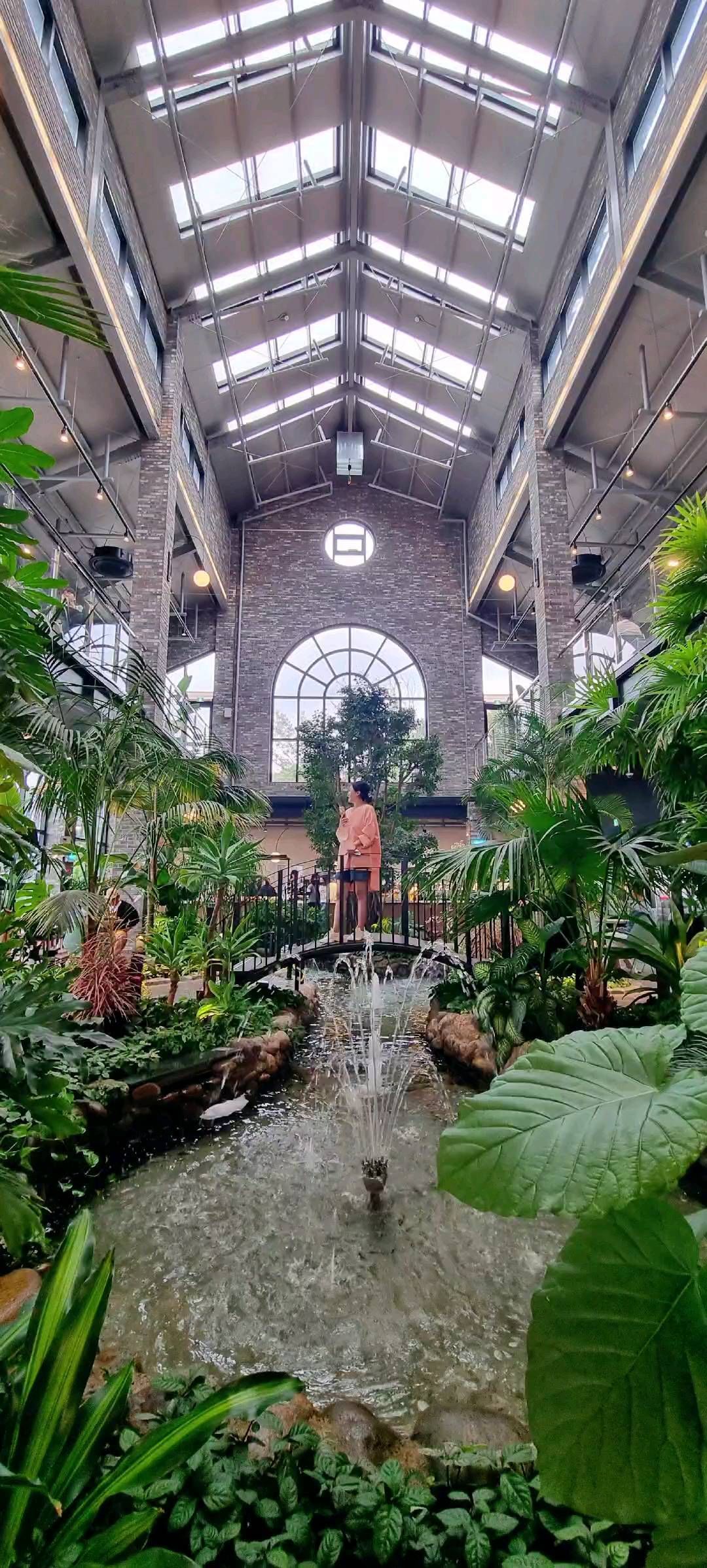 #그린그린🌿☘️🌱
#까페속에정원
.
맘에 쏙 든 까페
특히
#빵_쏘_굿❣️
.
.
세상엔
이쁜까페가
너무
많아~~~~~~~~
.
.
.