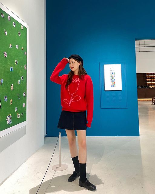 𝚁𝚒𝚗𝚗𝚗 on Instagram: "@majournee_official 
TULIP JACQARD KNIT - Red

마조네로 부터 예쁜 튤립 니트를 제공 받았습니다.
-

사랑스러운 튤립 자수와 비비드한 색감이 매력이에요!🌷

⠀
@stylemate_official 
#협찬 #마조네 #majournee #니트 #오버핏니트 #그래픽니트 #스타일메이트
⠀"