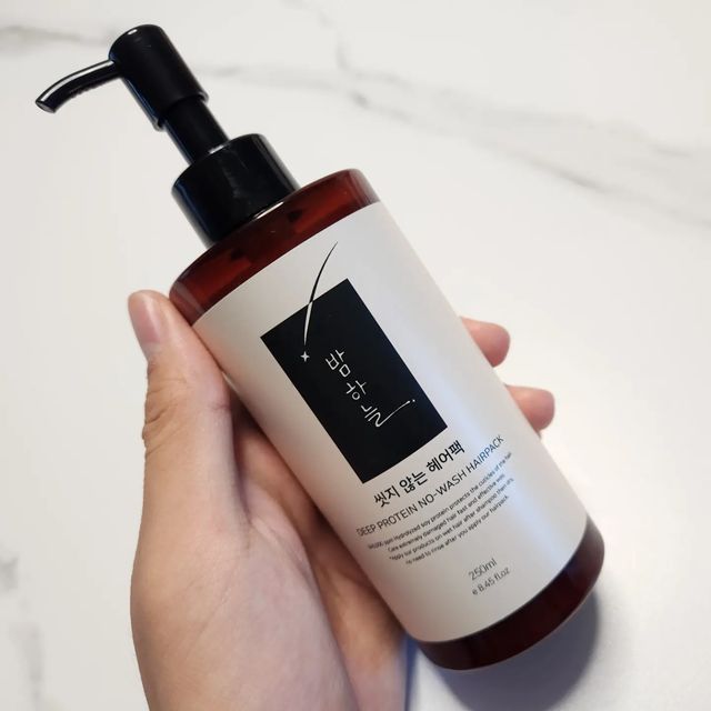 최고피부 on Instagram: "머리결때문에 한번 머리감을 때 마다 샴푸 헤어팩 린스 등 사용하는거 너무 힘들리 않나요? 
저같은 귀차니즘 들에게는 더욱더 힘들죠ㅠㅠ😅

그래서 노워시 헤어팩으로 한국사람들에게 딱인 밤하늘헤어팩을 소개합니다😊

머리감은 후 5초만 투자하면 됩니다~ 드라이기 하기 전에 짜서 머리에 발라주면 됩니다. 머리결도 좋아져서 빗질하기도 쉽습니다. 펌프형이여서 더 간편! 
냄새도 개인적으로 좋습니다. 효과는 확실하게 있습니다

할인중일때 가져가세요!!

구매는 여기서 https://smartstore.naver.com/night-sky-store/products/6070073575

#헤어팩 #밤하늘헤어팩 #밤하늘딥프로틴노워시헤어팩 #좋은향기 #귀차니즘꿀템 #모발관리 #내돈내산 #머리결복구 #효과만점 #홈케어"