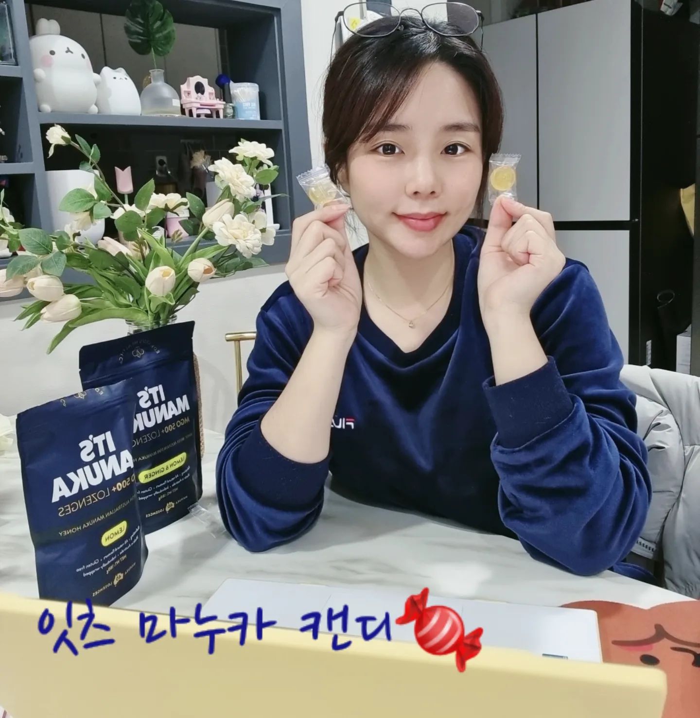 #광고
🍬 잇츠마누카  Candy 🍬 

요즘 목이 건조해서 캔디를 부적 즐겨먹고 있어요~^^ 
그런데 건강에 나쁘지 않은 캔디만 먹는데
제가 요즘 즐겨먹고 잇츠마누카 공식 모델인
배우 박진주가 선택한 ‘박진주 캔디’  소개해 드릴게요! 🤗

 
잇츠 마누카 캔디는 다양한 일상 속에서
나만을 위해 건강한 간식이 필요할때 
먹기 좋은 프리미엄 캔디로, 

MGO500 + 마누카꿀을 건강하게 담은 캔디입니당

잇츠마누카 캔디는 두종류가 있어요♡

마누카꿀 1kg 당 메틸글리옥살 성분이
 500mg 이상 함유된, MGO 500+
상큼한 레몬 한 알 ‘잇츠마누카 레몬’🍋 

은은하게 퍼지는 레몬&진저 한 알 
‘잇츠마누카 레몬&진저 🍋 

꿀맛과 레몬 진저에 맛이 은은하게 나면서 
달지 않고 부드러우며, 입안이 텁텁하지 않아 
여러개 먹게 되더라구요~😋😛

저는 일할때 외출할때 챙겨다니며 먹는데 
언제든 부담없이 먹을 수 있는 건강 캔디추천 드려요^^♡
.
.
.
.
.
.
#잇츠마누카 #잇츠마누카캔디 #잇츠마누카사탕 #잇츠마누카레몬 #잇츠마누카레몬앤진저 #마누카꿀캔디 #ITSMANUKA#르뷰#목이건조할때#입이심심할때#건강캔디#마누카꿀캔디#레몬캔디#달지않은캔디#아이캔디추천#캔디추천