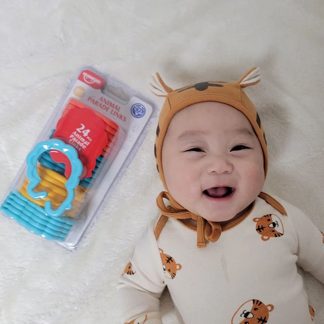 Harang's daily story(ღˇ◡ˇ*)♡ on Instagram: "#제품제공 #협찬 🏷제품명: 애니멀 촉감 고리세트 @mmong.official 에서 하랑이에게 애니멀 촉감 고리세트를 선물로 주셨어요~ 평소 하랑이는 고리놀이를