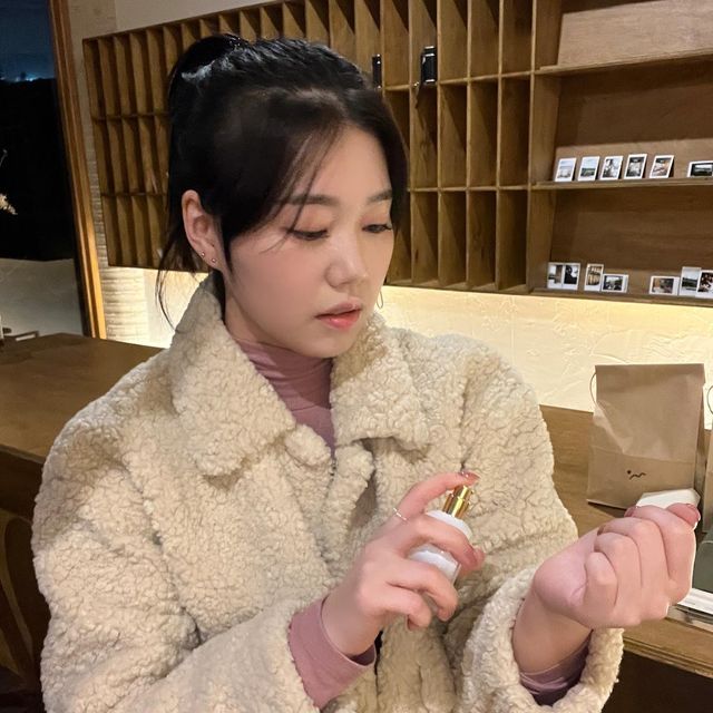 헤무 on Instagram: "#광고 프리미에 아무르는 강렬한 첫 향 뒤 지속되는 은은한 잔향이 매력적인 오드뚜왈렛 타입의 #셀마르향수 ✔️ Top Note 베르가못,핑크페퍼,코코넛 ✔️ Middle Note 튜베