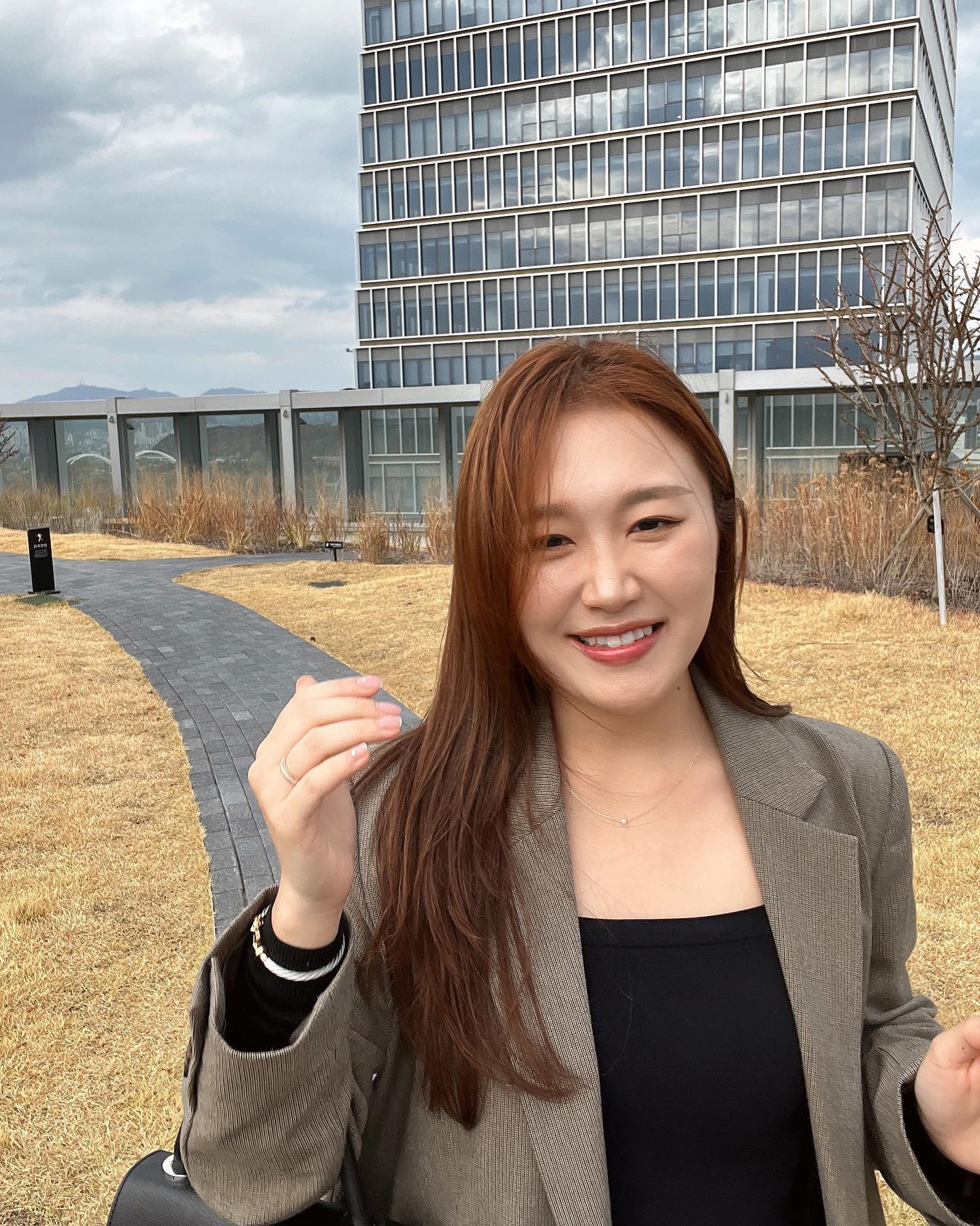오랜만이었던 쇼핑!

지난 주말에 숏패딩을 사왔더니 바로 추워진 거 있죠?👀

타이밍 어쩜 이렇게 잘맞느냐며😁
다들 따숩게 입고 감기조심! 코로나 조심!