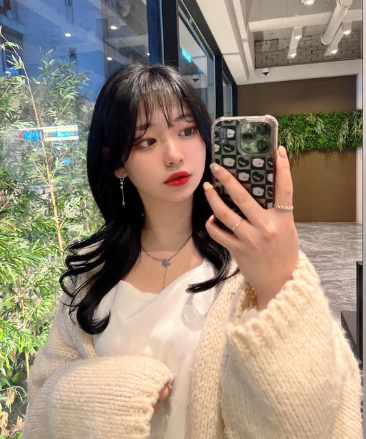 조단비 on Instagram: "머리해쨩🧚🏻‍♂️

tmi. 내 피드 첫 거울샷! ꕤ
.
.
.

#협찬 #둔산동미용실 #대전미용실 #에이노이 #루트커피  #에이노이둔산점 #둔산동카페 #거울샷 #대전근교 #대전가볼만한곳 #대전카페 #둔산동술집  #좋반 #선팔맞팔 #수원카페 #옷 #천안카페 #서울카페#갈마동카페  #가을코디#코디 #패션#여자코디 #캐주얼룩  #데일리룩 #ootd #가디건 #데이트룩 #원피스 #카페"