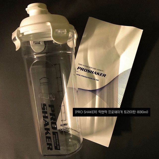 김범수 on Instagram: "락앤락 프로쉐이커 트라이탄 690ml . . . . . 협찬게시물입니다. 프로쉐이커는 주변 운동하시는 분들이 자주 들고계신걸 봤었어요. 일단 쉐이커 보틀 중에 제일