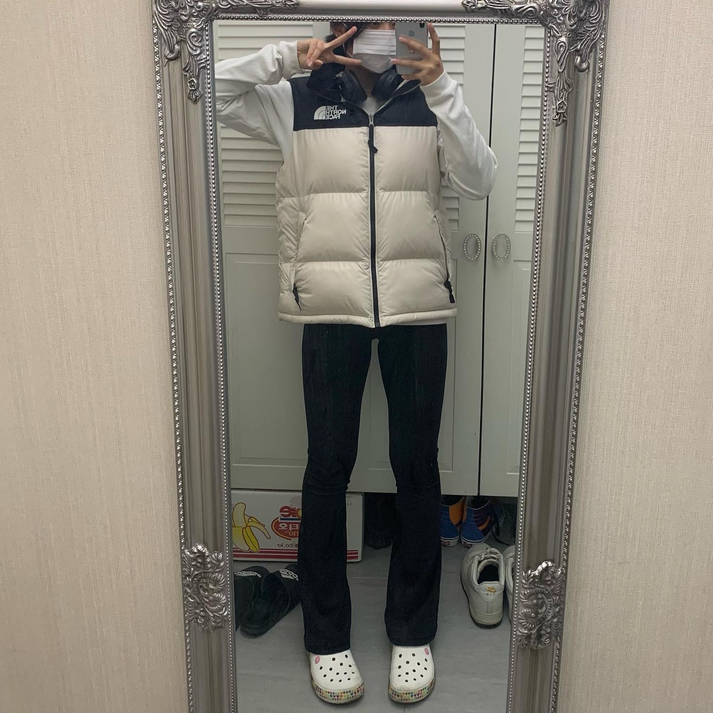 눈보고 싶다 눈..☃️
.
.
.
.
.
.
.
.
.
.
.
.
.
.
.
.
.
.
.
#ootd #ootdfashion #fashion #노스페이스 #노스페이스조끼패딩 #노스페이스패딩 #패딩 #부산 #겨울 #스트릿패션 #스트릿 #크록스 #레이디볼륨 #패션계정맞팔 #패션계정