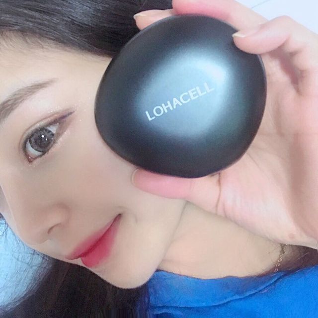 이규민 on Instagram: "#로하셀리얼피팅쿠션 낮에 바르고 새벽에 집 들어와서 거울 봤는데 피부가 너무 멀쩡해서 깜짝 놀랐지 뭐야ㅜ 🥰 계속 덧발라도 얇게 발라지고 들뜸도 없구 퍼
