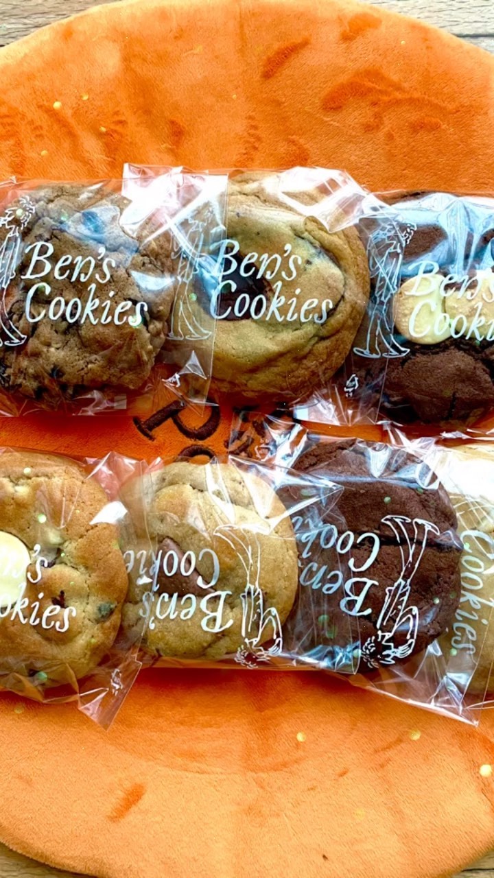 ⠀⠀⠀⠀⠀⠀⠀⠀⠀⠀⠀⠀⠀⠀⠀⠀
선물받은 벤스쿠키🍪 

평일저녁 친구들과 술마시고 늦게 들어온 
짝꿍손에 들려져있는 #벤스쿠키🍪 

남푠친구가 선물했단다~ 뇌물에 약한 1인..
암소리않고 넘어간다..ㅋㅋ

오늘 무슨복인지~ 아드님 학교서 만들어온 
케익🎂까지..

달달한게 땡기는 요즘~ 감사할따름이다😉

이참에 영국쿠기 체인점인 #벤스쿠키 를 알게
되어 반가웠다는.. 몸에 좋은, 좋은 재료로
만들어 특별한 맛을 선사받은 느낌!!👍🏻✨

*더 많은 내용은 프로필 링크에 있는
블로그에서 확인하셔요~^^

#맛스타그램 #먹스타그램 #먹방 #맛집 #먹스타 #맛스타 #맛집스타그램 #찐맛집 #먹스타맞팔 #맛집소개 #파인다이닝 #맛있다그램 #먹팔 #음식 #먹부림 #음식스타그램 #푸드스타그램 #맛있다 #맛집탐방 #벤스쿠키 #영국쿠키🇬🇧