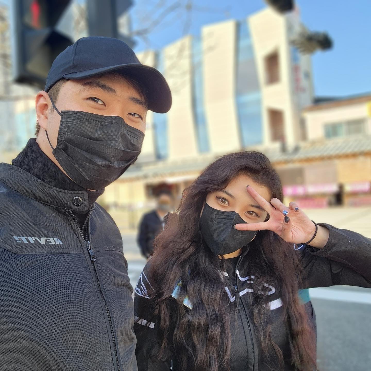 누가 사진을 일찍 주는 바람에 또 올리넹ㅋㅋ솔(로들)투(어)2
⠀
#속초시장 #속초 #미시령 #비트필렌401 #비트필렌 #혼다 #honda #cbr650r #cbr #미들 #바이크스타그램 #바이크 #바이크투어 #여라 #바이크타는여자 #여성 #여성라이더 #바린이 #바생아