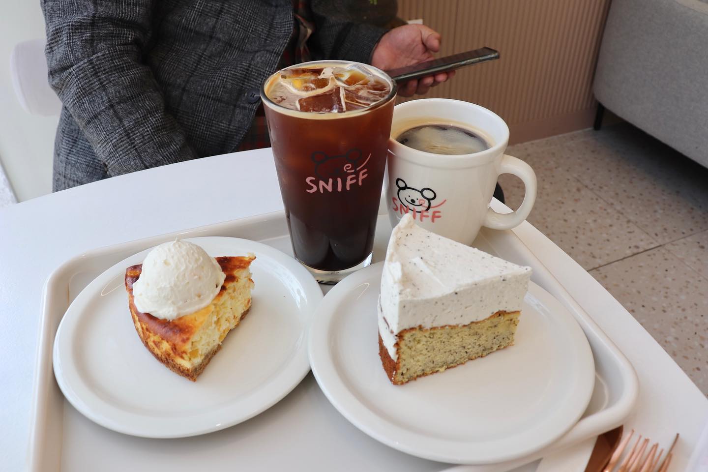 원주맛집 , 스니프

운동하는 언니들이랑 자주가는 케이크 맛집 스니프 !!!
갸또 케이크가 어마어마하게 맛나용😍

#원주카페 #원주케이크 #원주케익 #원주갸또케이크 #원주갸또 #원주스니프 #스니프 #혁신도시카페 #원주혁신도시카페