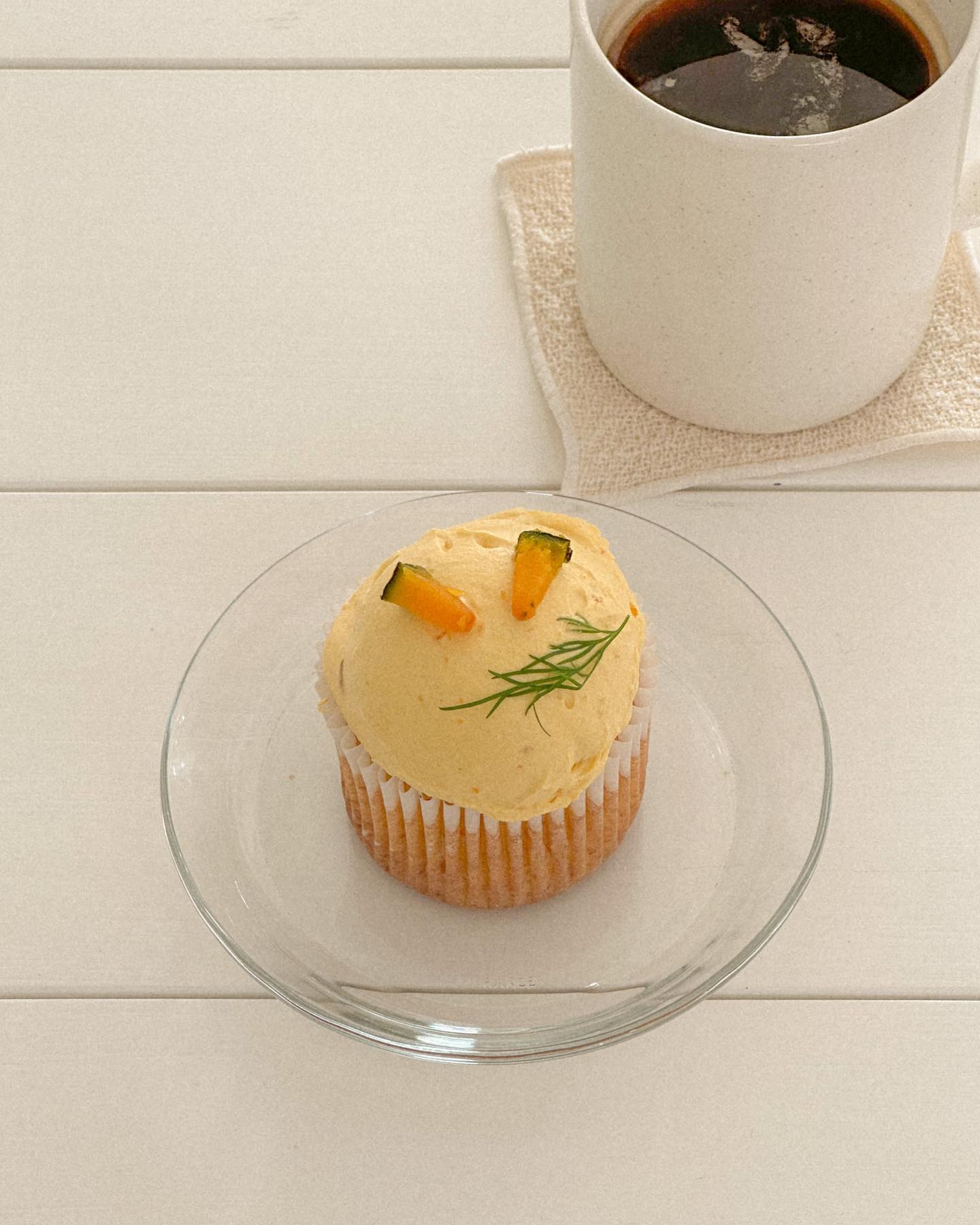 🏷️

단호박이 콕콕 박혀있어서
넘 맛있었던 단호박 컵케이크 ,, 🥧🥧

산미없는 따듯한 아메리카노와 함께 먹으니
더 꿀맛이였다 🫶🏻🫶🏻🫶🏻