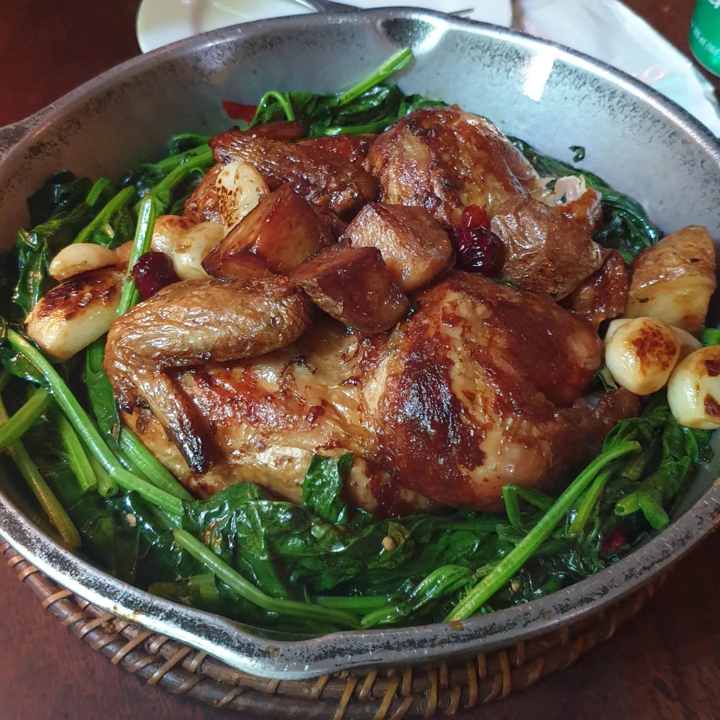 문래 양키통닭의 시그니처 메뉴 시금치 통닭!

#통닭 #치킨 #시금치 #문래맛집 #영등포맛집 #서울맛집 #먹방 #먹스타맞팔 #먹스타 #맛스타그램 #맛집 #일상 #데이트 #맞팔 #먹팔 #먹팔해요