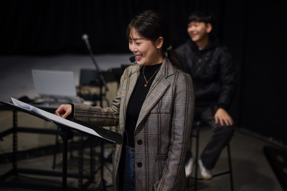 육하로 살 수 있게 해주셔서 
감사드립니다 :) 
-
짧지만 굵게 만난 우리 멤버들 
격하게 사모해요 
더 밝은 빛들이 모여들길 
-
-
육하의 정원 보러 먼 길 와줘서 고마워요 
다음엔 또 함께 하길❤️

#박상휘#감지원#조경은#이윤수
#나르드컴퍼니#유카의정원#유카#유카의육하#김지혜#빛#배우#가치