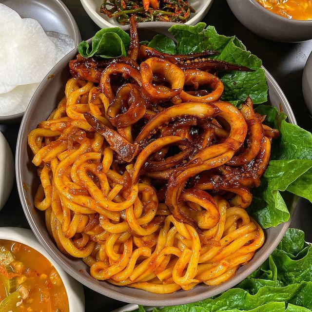 ғᴏᴏᴅ ᴅɪᴀʀʏ✨ on Instagram: "#광고 맛있게매운 불🔥오징어🦑 잘 손질된 오징어와 황금양념장의 조합!! 맛있게 매운 불맛양념에 쫄깃쫄깃 식감까지 더해진 초간단 꼬들무불 오징어! 너