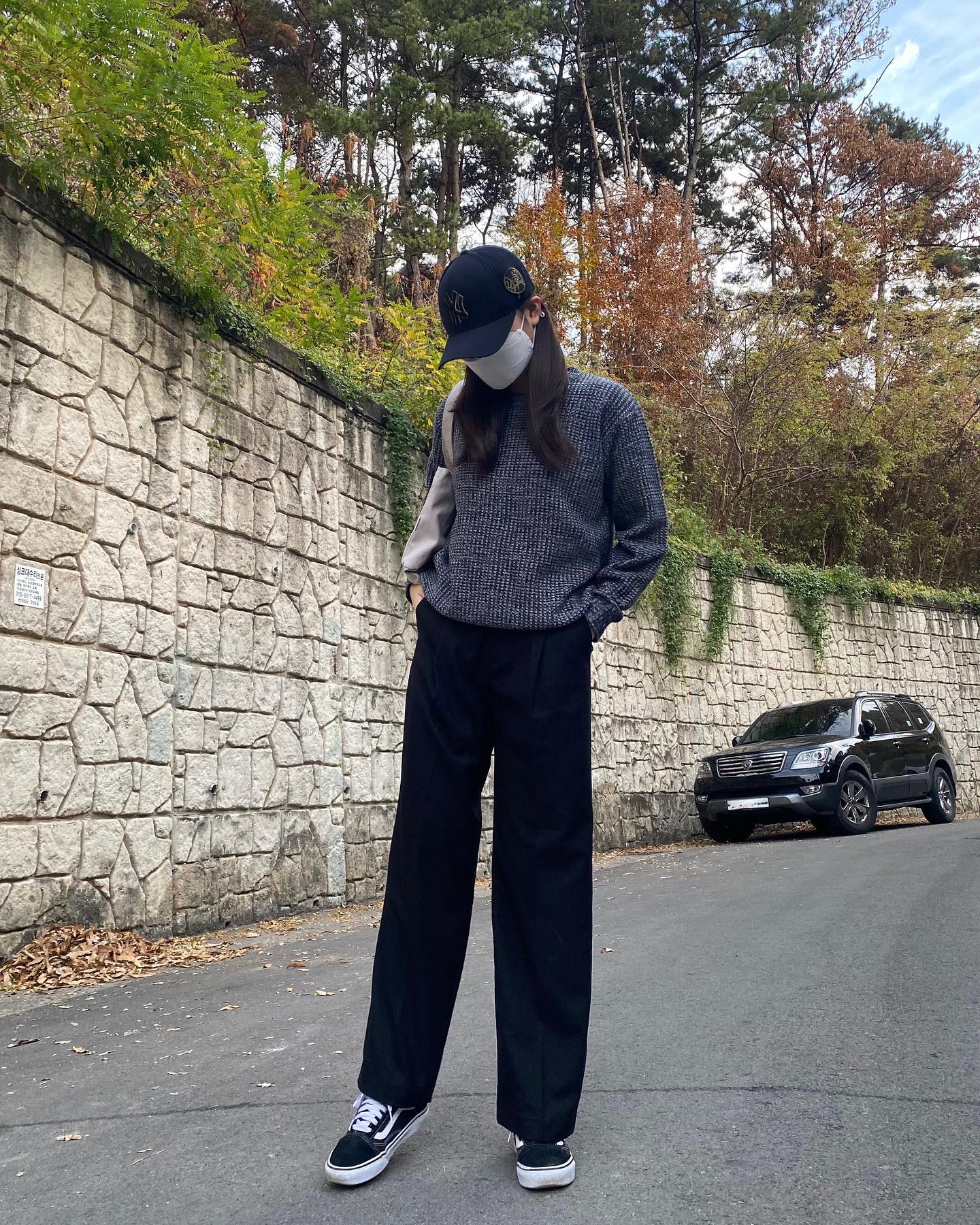 #협찬 #체험단 
가을,초겨울템으로 딱인 탄탄한 슬랙스!
✔️[Z x 원로그]윈터 기모 프리미엄 울 핀턱 슬랙스 

오직 지그재그에서만 구매 가능한 슬랙스로 원로그와 콜라보하여 제작한 지그재그 스페셜 라인입니다!
받자마자 소재가 너무 탄탄한데 부드러우면서 착용하였을 때 불편하지않고 핏이 이쁜게 느껴지는 슬랙스에요.그리고 특히 허리부분이 자주 입어도 늘어짐이라곤 전혀 없을 것 같고 후크 또한 견고하면서 
깔끔합니다!
➖울 원단이지만 답답함 없이 부드러운 소재
➖너무 두껍지않아 자연스러운 실루엣
➖이쁘게 떨어지는 핏
➖부드럽고 따뜻한 겉기모로 보온성 업
➖늘어짐없이 탄탄한 허리밴드,견고한 마에간후크

#직잭셀렉티드 #직진배송 #직잭셀렉티드X원로그
#원로그 #지그재그 #슬랙스 #슬랙스추천 #슬랙스맛집