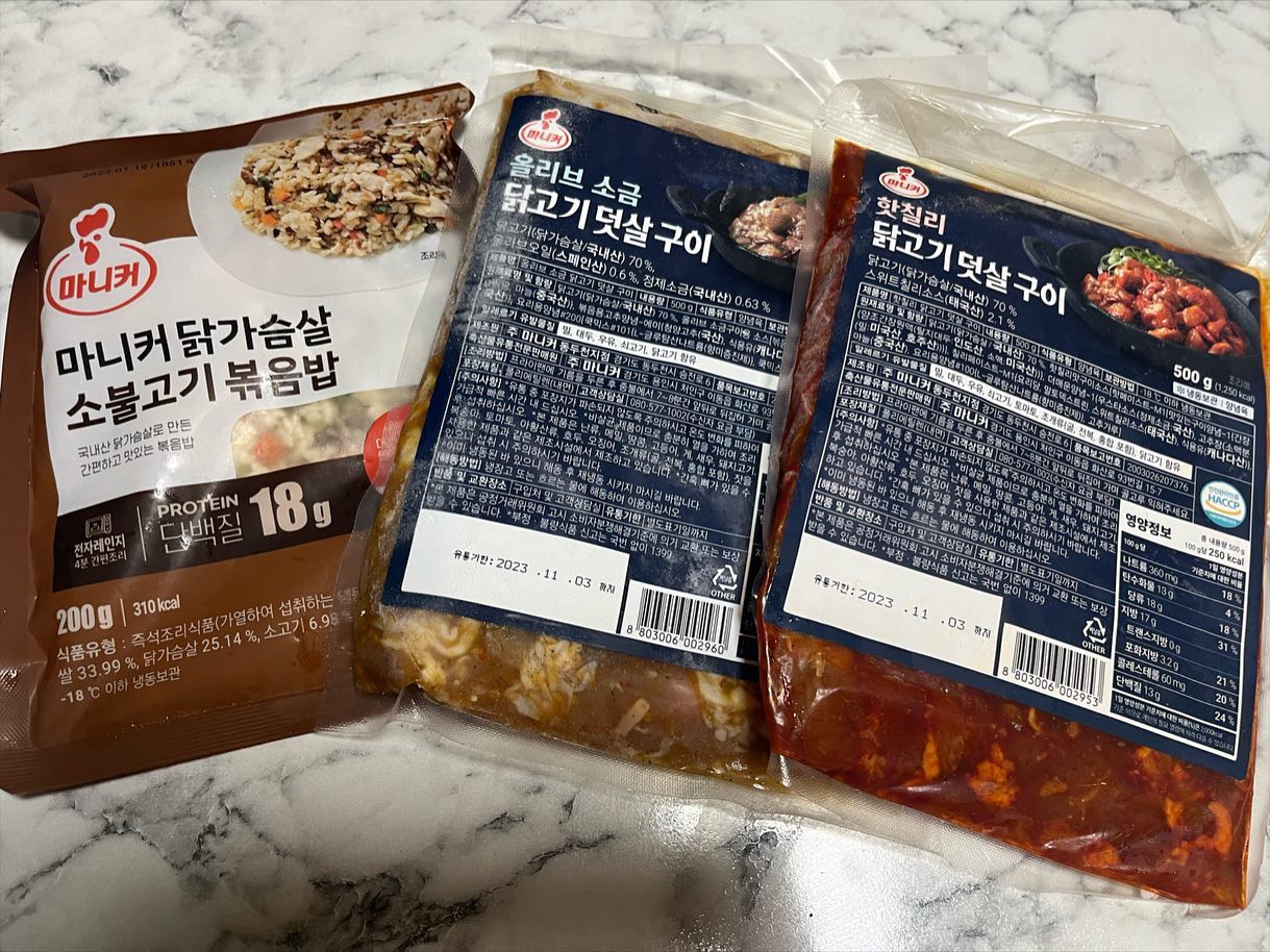 #할인구매 manikermall #마니커덧살구이 #진심닭컴
.
마니커 닭고기는 평소에도 자주 접하는 닭고기라 일단 신뢰하고 구매해봤어요ㅎㅎ 핫칠리랑 올리브소금 둘다 맛있지만 제 입맛에는 올리브소금이 더 취저!! 마치 찜닭같은 짭짤하고 달달한 맛이 넘넘 맛있네요~ 집에서 먹어도 좋지만 캠핑할때 가져가서 먹으면 간편하면서도 맛있게 먹을수있을것같아요!
.
#마니커몰 #올리브소금덧살구이 #핫칠리덧살구이 #덧살구이 #캠핑요리 #캠핑음식 #캠핑메뉴 #캠핑템