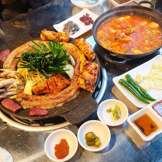 지니얌얌 on Instagram: "#광고 2022/11/28 경기 부천 소곱창 맛집 [#제일곱창 부천점] 신중동 먹자골목에 위치한 제일곱창 부천점 내장들 신선도도 좋았으며 양도 250g으로 넉넉하고 와사비에 케이