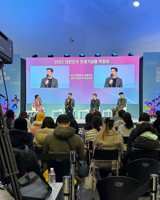 𝘍𝘳𝘦𝘦𝘭𝘢𝘯𝘤𝘦𝘳 𝘔𝘰𝘥𝘦𝘭 on Instagram: "#광고 @kor.souvenir 2022 대한민국 관광기념품 박람회가 DDP에서 진행된다고해서 다녀왔어요~ 동대문문화역사공원역에도 해당 박람회