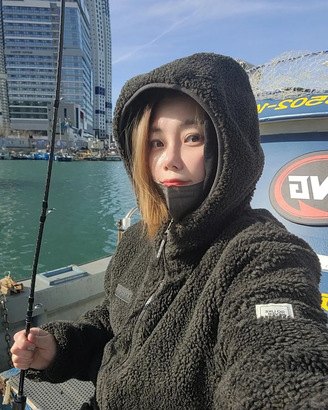 #낚시스타그램 

신랑이랑 잠깐 짬낚시🎣
바다에 맛있는 고기 넘 많아요😋
오늘은 생선구이로 저녁해결
내일은 매운탕 도전💪
이런 재미로 낚시하나보내요😁

#낚시놀이 #선상낚시 #낚시배 #부산선상낚시 #빅게임 #타이라바 #네이버밴드 #태종피싱 #놀러오세요