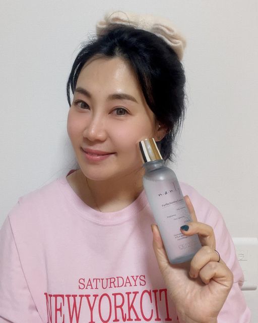 안녕하신가영🙋🏻‍♀️ on Instagram: "#협찬 #제품제공받음 . . 난리났네 nanly 났어!!!! 정제수 없이 밀싹 추출물 97% 함유되어 촉촉함은 물론, 모공 싹! 피지싹! 주름 싹!!