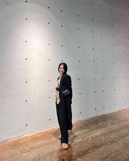 아현이니다 on Instagram: "#광고 @right_here_women 허리가 얇아보이는 효과로 심심한 코디에 포인트 주기 좋은 벨트🤩 원하는 형태로 묶을 수 있어 간편하기까지 한데용 히히🤭 원래는 단면 출시
