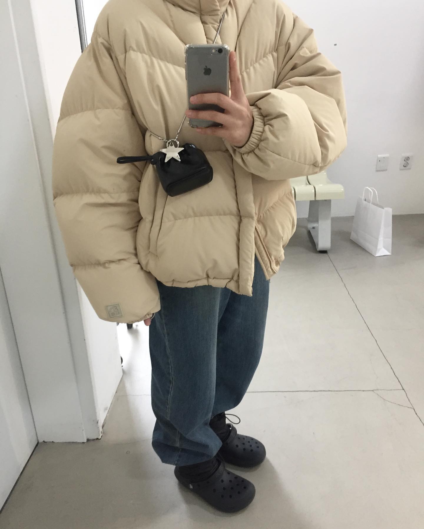 춥다고 찡찡대니까 현정이가 빵같은 옷을 입혀줫당 주머니엔 유진이가 미리 챙겨준 손난로도…..ㅜㅜ 
그리구 윤조가 구해준 팡도르에 슬민이가 알려준 따숭신발까지 
ㅅㄹㅎ~><