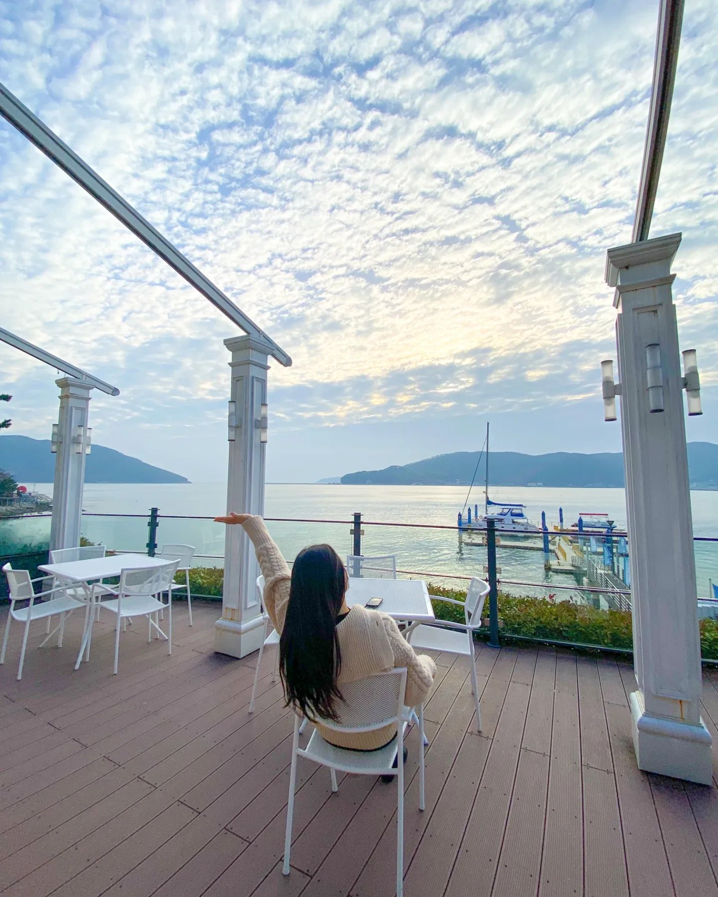 겨울에도 따뜻한 거제도여행 🏝 
.
다시 가고싶은 거제도 여행코스 ✅️
마리나베이 요트클럽
신상 #거제도케이블카
브라운핸즈 파노라마
고현시장 해오름횟집 #물메기탕
#파인에이플러스🍍
몽돌해수욕장
상상호텔 인피니티풀
+
무인 딸기 🍓
(거제시 거제면 옥산리 441-2)
. 
.
#거제도여행 #거제도케이블카 #거제도맛집
#거제도카페 #거제도가볼만한곳
