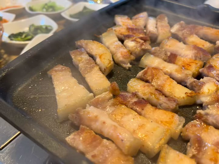 -
방촌동 덕담지리산흑돼지
흑돼지 대존맛 맛집
고기 때깔 죽인다!

우리 삼촌 식당인데 찐으로 맛있음!
다희이름 말하면 음료수 서비스 !!!