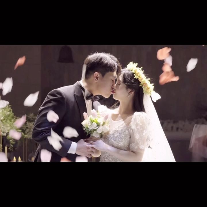 앨범 보다가 올리는 결혼식 영상 ,, 👰‍♀️🤵‍♂️🤍
결혼식 넘 재밌었는데 🫠.....