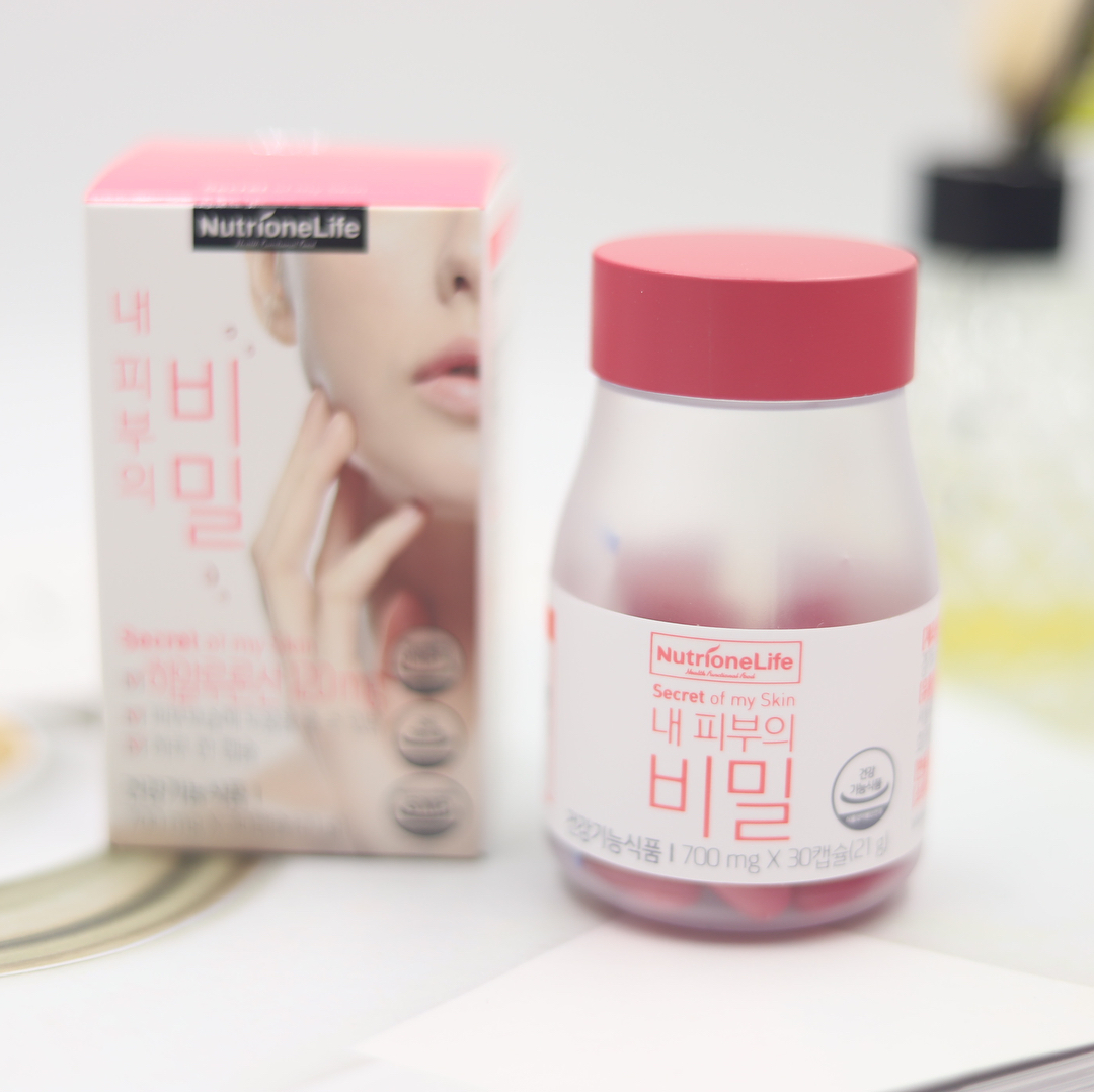 두부쩡 : 이민정 on Instagram: “내 피부의 보습을 책임져줄 속부터 관리하는 내피부의비밀 ! . . 왜 보자마자 케이스가 너무 예쁜데 생각하다 내 피부도 예뻐지고 싶다 생각이 들어 정말 꼬박꼬박 챙겨먹고 있어요 ! . . 속건조가 심한편이라서  피부가 탱글하다는 생각은 잠시 제품을…”