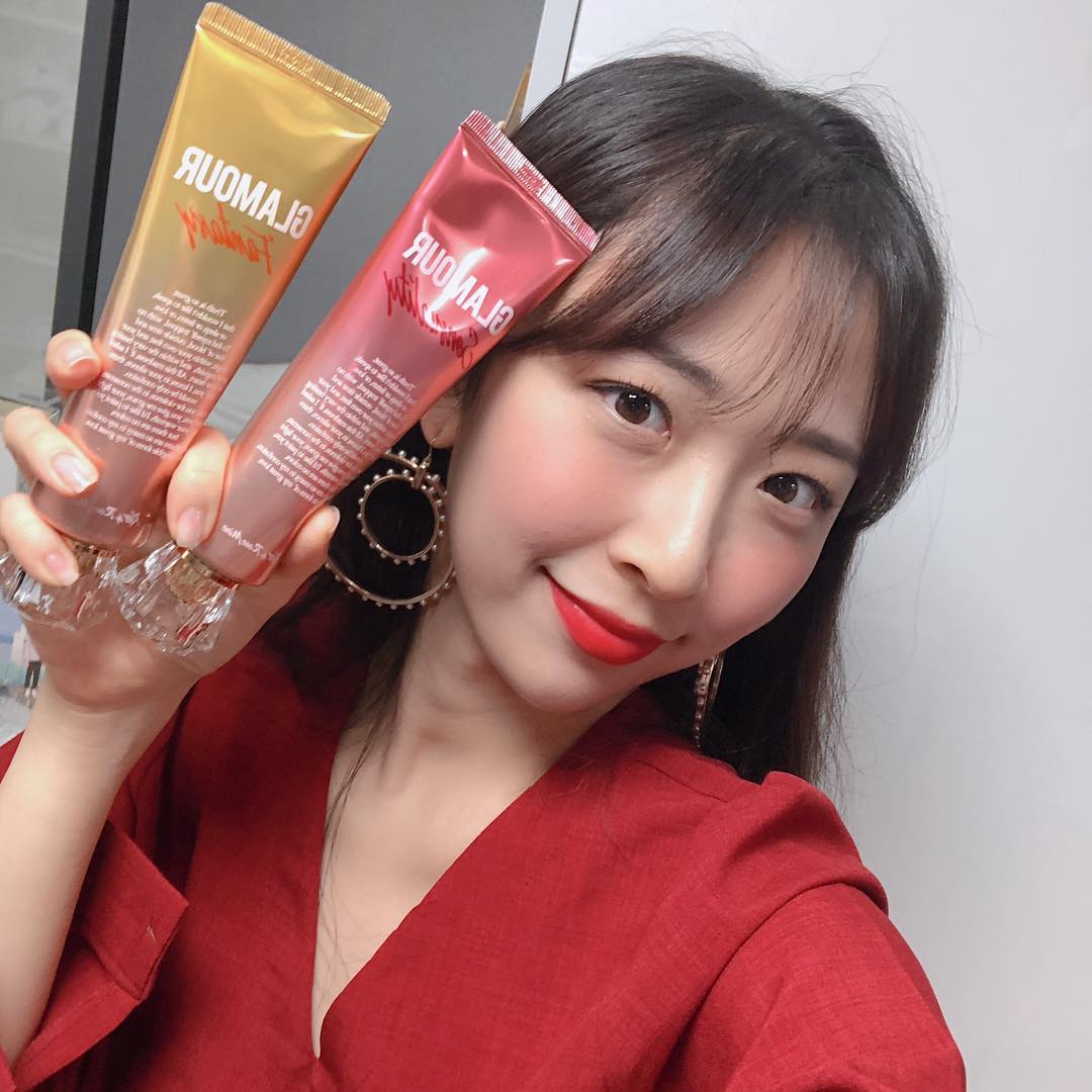 굥 on Instagram: “곧 겨울인데  겨울이 정말 싫다  옷도 두껍고 건조하고 ㅠㅠ 몸은 늘 건조해서 여름에도 바디로션 꼭 챙겨바르는데  겨울은 더 심해😭 올 겨울은 이거만 발라야지  향수바디로션이라 향 좋다  개인적으로 노란색 판타지 향 완전취저  자기전에 바르면…”