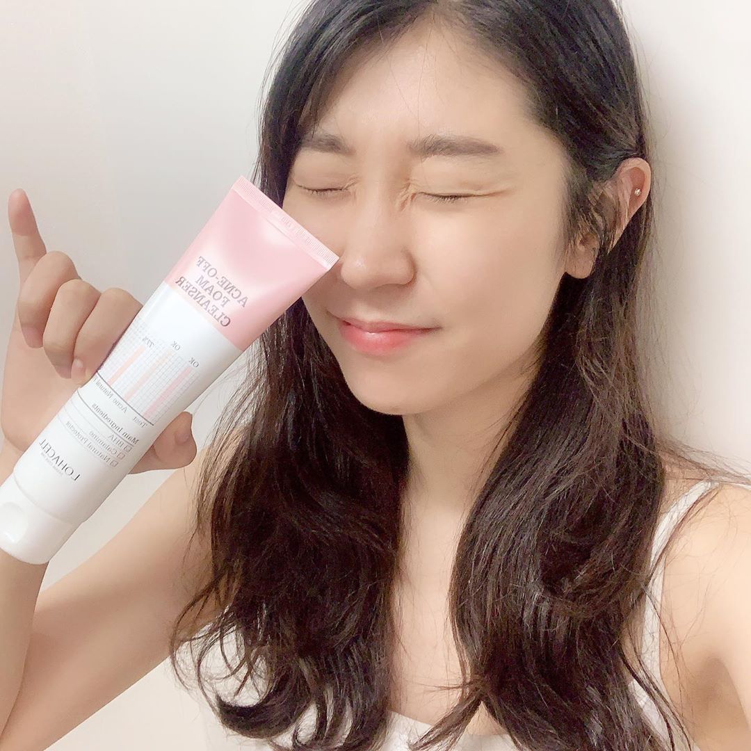 밝을소 빛날영(30) on Instagram: “로하셀 아크네 오프 폼클렌징💝
.
BHA와 칼라민 그리고 자연성분으로 구성되어서 피부에 자극없이 촉촉한 클렌저! 환절기 각질, 피지, 트러블관리 필수템💞
．
자세한 설명은 블로그로!”