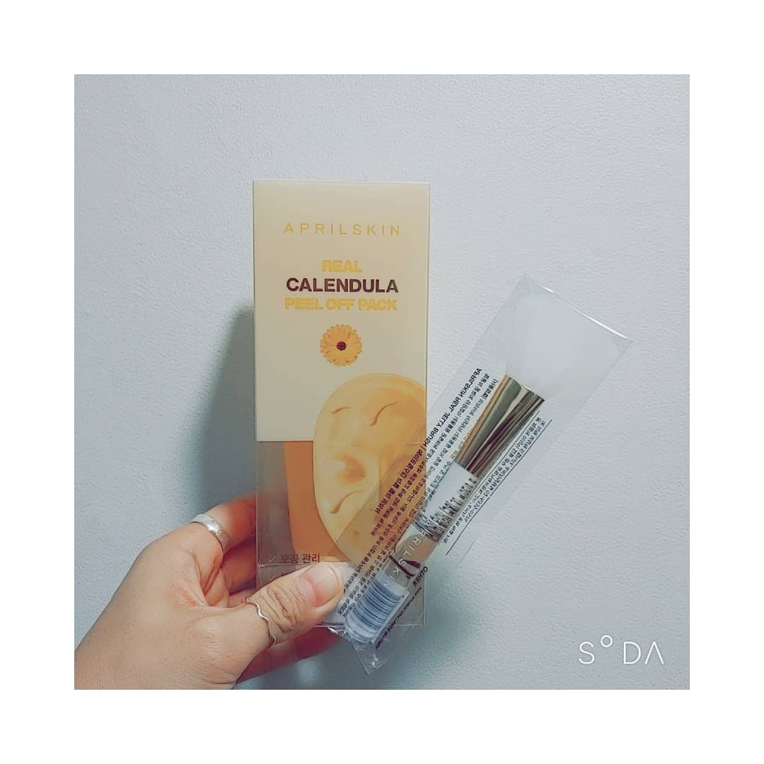 🌟육아하면서 돈💵버는 최쭈온맘🌟 on Instagram: “나도 써본다💥 '리얼 카렌둘라 필 오프 팩' ⠀ 울퉁불퉁한 피부결 한번에 정리할 수 있는 필오프팩! 주2회 사용으로 노폐물제거와 필링 효과를 동시에👊 피지,각질,노폐물 제거가 되면서도 저자극!!!!!!!😆 ⠀ ⠀ 올 가을 리얼 카렌둘라 필 오프…”