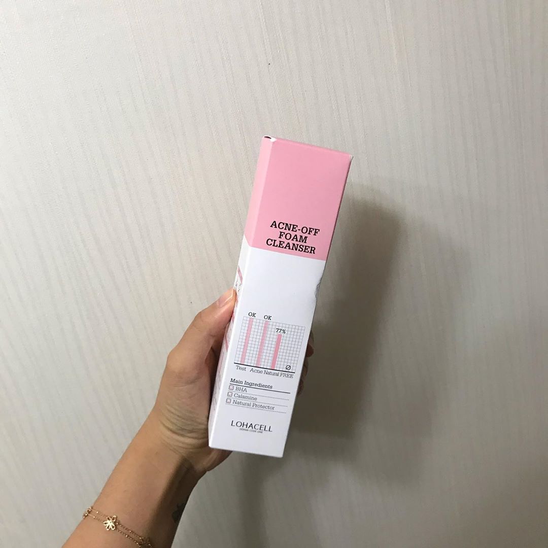 주희 on Instagram: “⠀⠀⠀⠀⠀⠀⠀⠀⠀⠀⠀⠀⠀ 트러블 발생의 원인이 되는 피지, 각질, 노폐물을 살리실산을 통해 제거해주고 칼리민 함유로 진정 수렴을 도와주는 여드름 완화 기능성 폼클렌저입니당👍🏻 ⠀⠀⠀⠀⠀⠀⠀⠀⠀⠀⠀⠀⠀⠀⠀ 지성피부에도 강추에요👍🏻…”